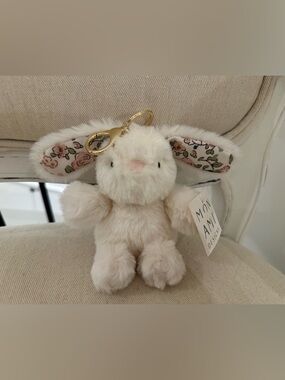 🤍 NWT Mon Ami Faith Bunny Bag Charm With Floral Ears